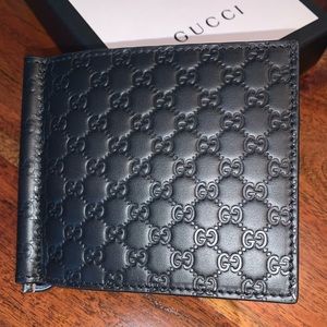 Selling this brand new black Gucci men wallet